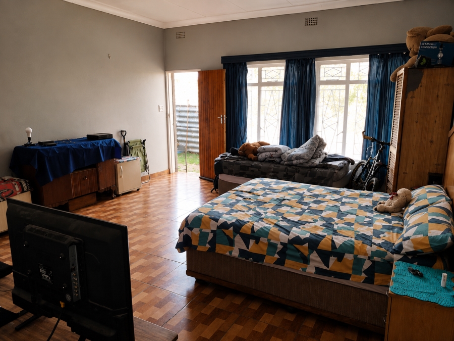 To Let 4 Bedroom Property for Rent in Oos Einde North West